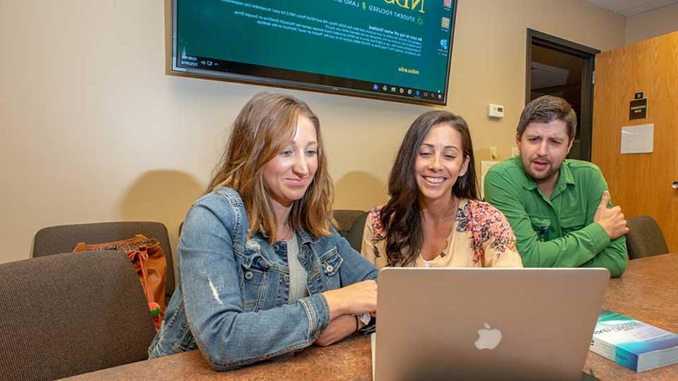 ndsu nursing students looking at a computer